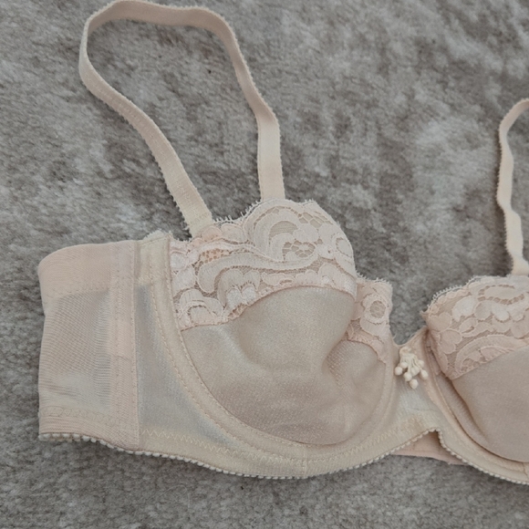 Chantelle Cream Lace Underwire Bra Size 34B - Picture 3 of 7